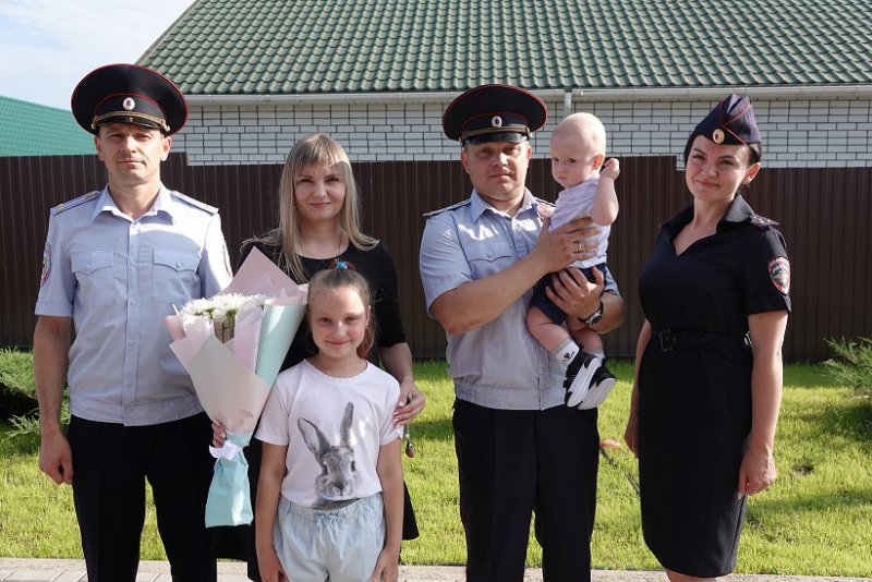 В преддверии празднования Дня семьи, любви и верности в Чернянском районе чествовали полицейскую семью