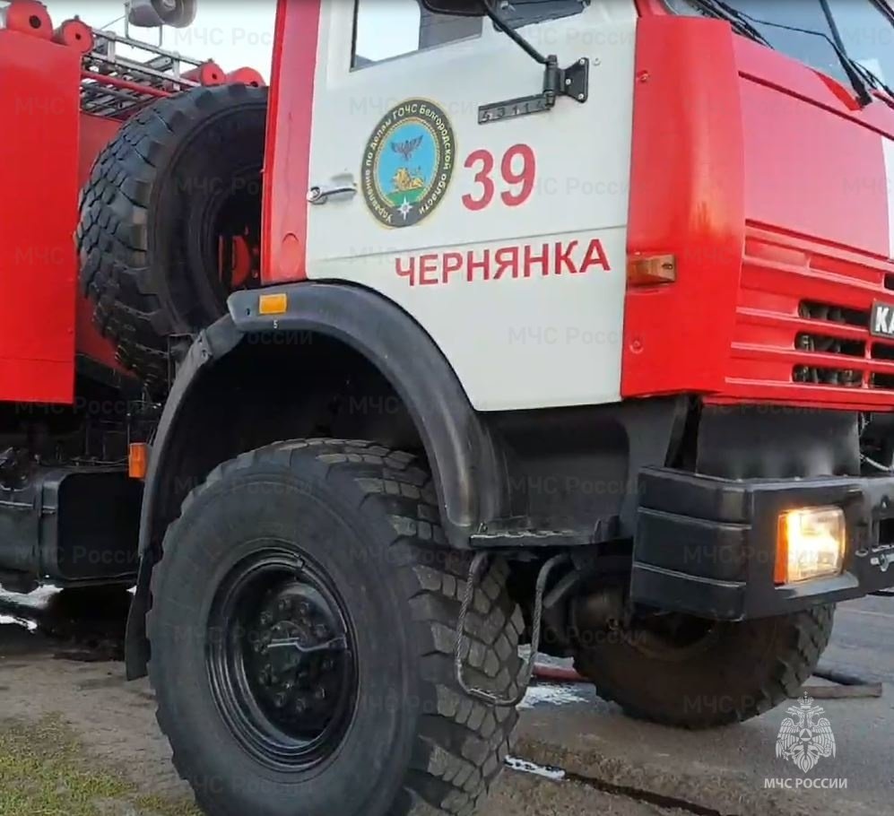 Спасатели МЧС России приняли участие в ликвидации ДТП в поселке Чернянка на улице 5 Августа
