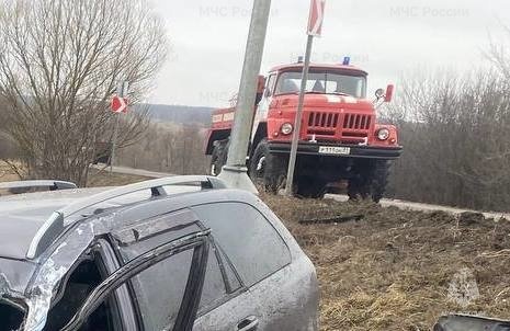 Спасатели МЧС России приняли участие в ликвидации ДТП в селе Ольшанка Чернянского района